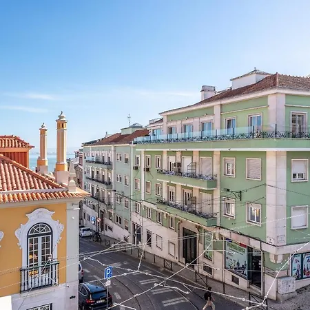 Cozy Coastal Flat In Lapa Quarters By Guestready * Lissabon