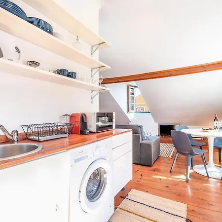 Cozy Coastal Flat In Lapa Quarters By Guestready Лісабон