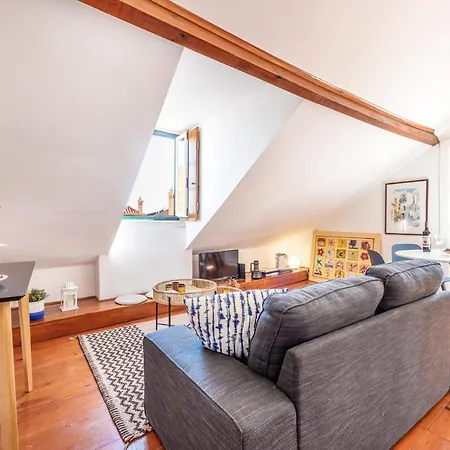 Cozy Coastal Flat In Lapa Quarters By Guestready