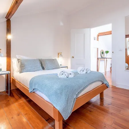 Cozy Coastal Flat In Lapa Quarters By Guestready Lisboa